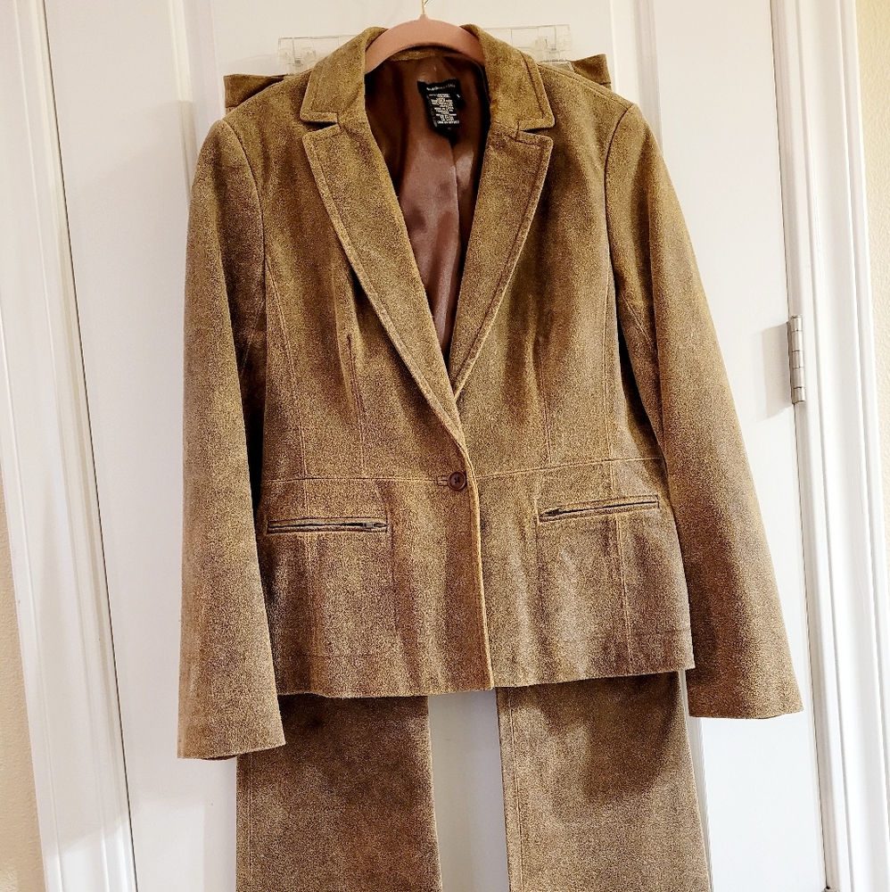 BCBGMAXAZRIA  Leather suit Size 8